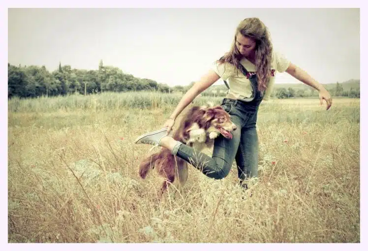 jeune fille et son chien